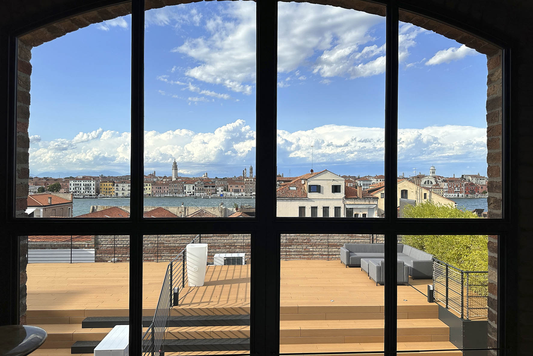 Venice_Fortuny_Bedroom_View_Window